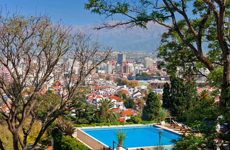 La ciudad de Salta es tradición e historia viva.