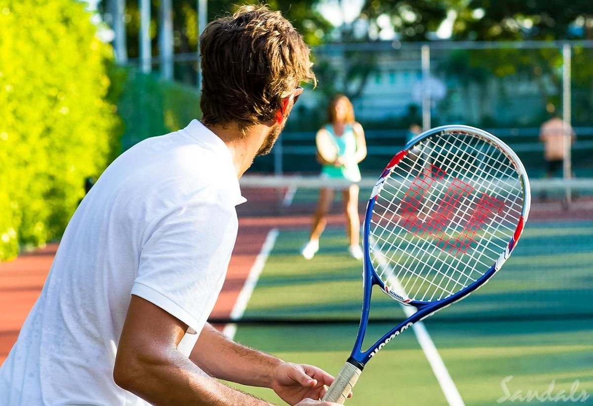 Tenis en Sandals Royal Bahamian.
