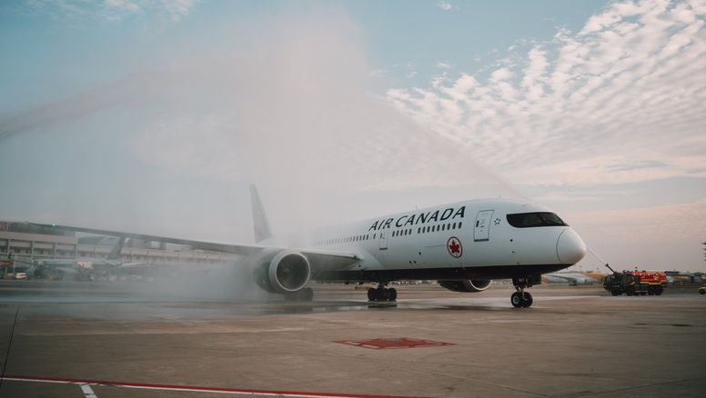 Llegada del vuelo inaugural de Air Canada a Singapur, el 4 de abril pasado.