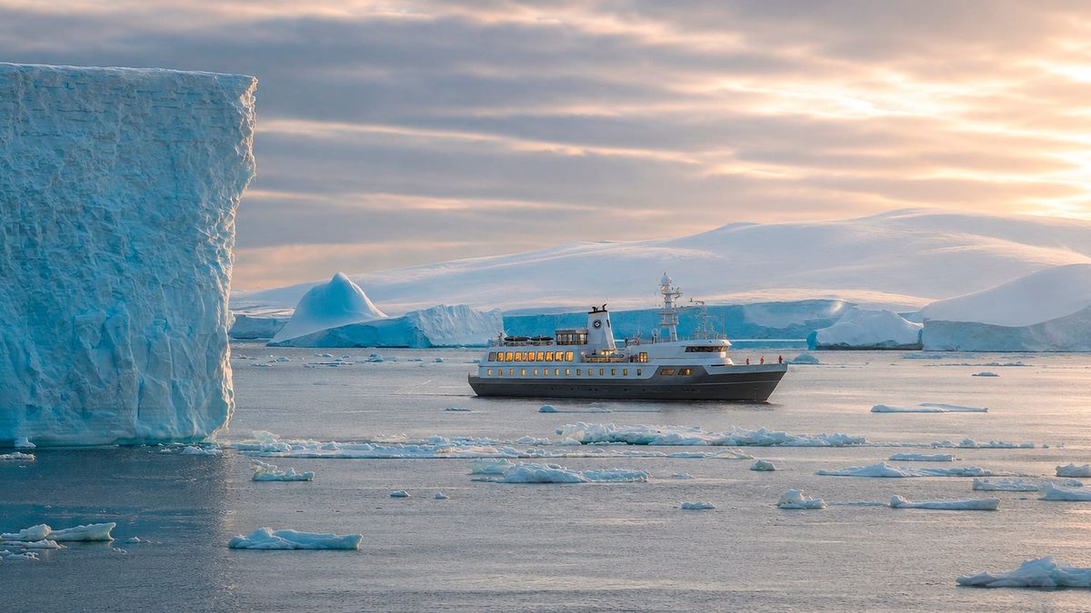 Los cruceros de expedición incorporan nuevas tecnologías para reducir emisiones, ruido e impacto ambiental en los viajes al Ártico y la Antártida.