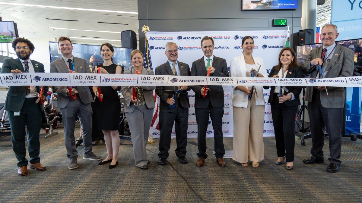 La ceremonia de inauguración del nuevo vuelo de Aeroméxico se llevó a cabo en el Aeropuerto Internacional Washington Dulles (IAD).