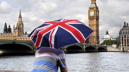 Reino Unido podría millones por nuevos impuestos a turistas