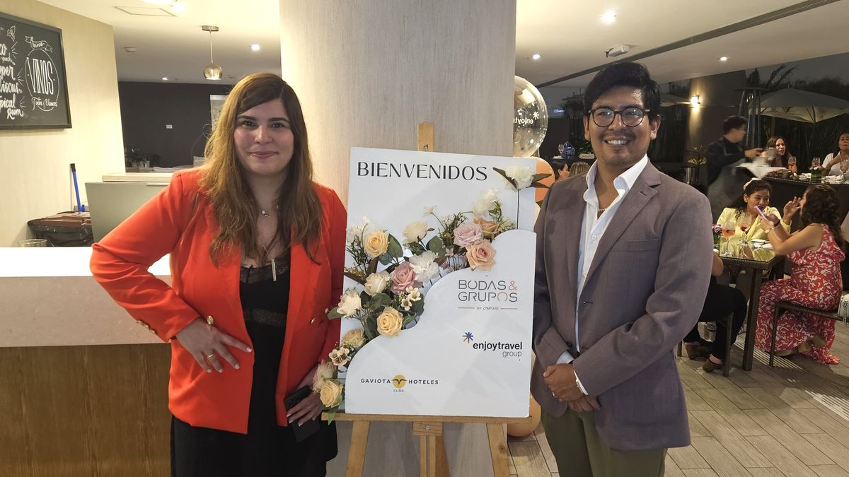 Andrea Tosi, gerente de promoción de Promovere representante de Enjoy Travel Group y Gaviotas Hoteles, y Gerbert Chura, jefe de grupos y bodas de CTM Tours.