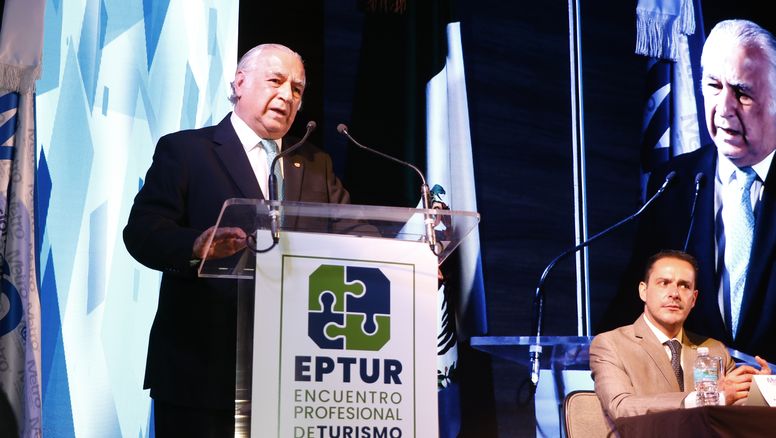 Miguel Torruco inauguró el Primer Encuentro Profesional de Turismo (EPTUR). organizado por la Asociación Metropolitana de Agencias de Viajes (Metro) en colaboración con Ladevi Medios y Soluciones.