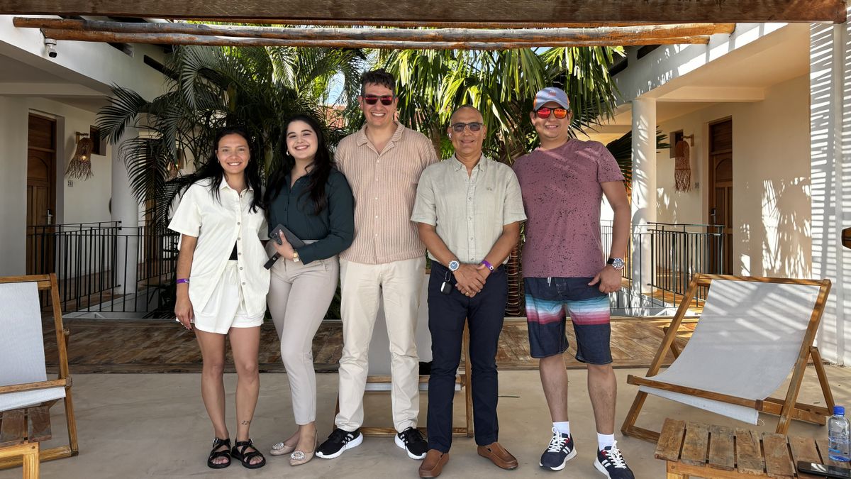 Carolina Olea, asesora de Ventas y Operaciones de Fuerza Delta; Luis Moyano, asesor para el cliente de TuReserva.Com; Diego Ariza gerente general de TuReserva.Com y Andrés Bohórquez, director comercial de CIC Travel en el marco del Fam a Isla Margarita, Venezuela.