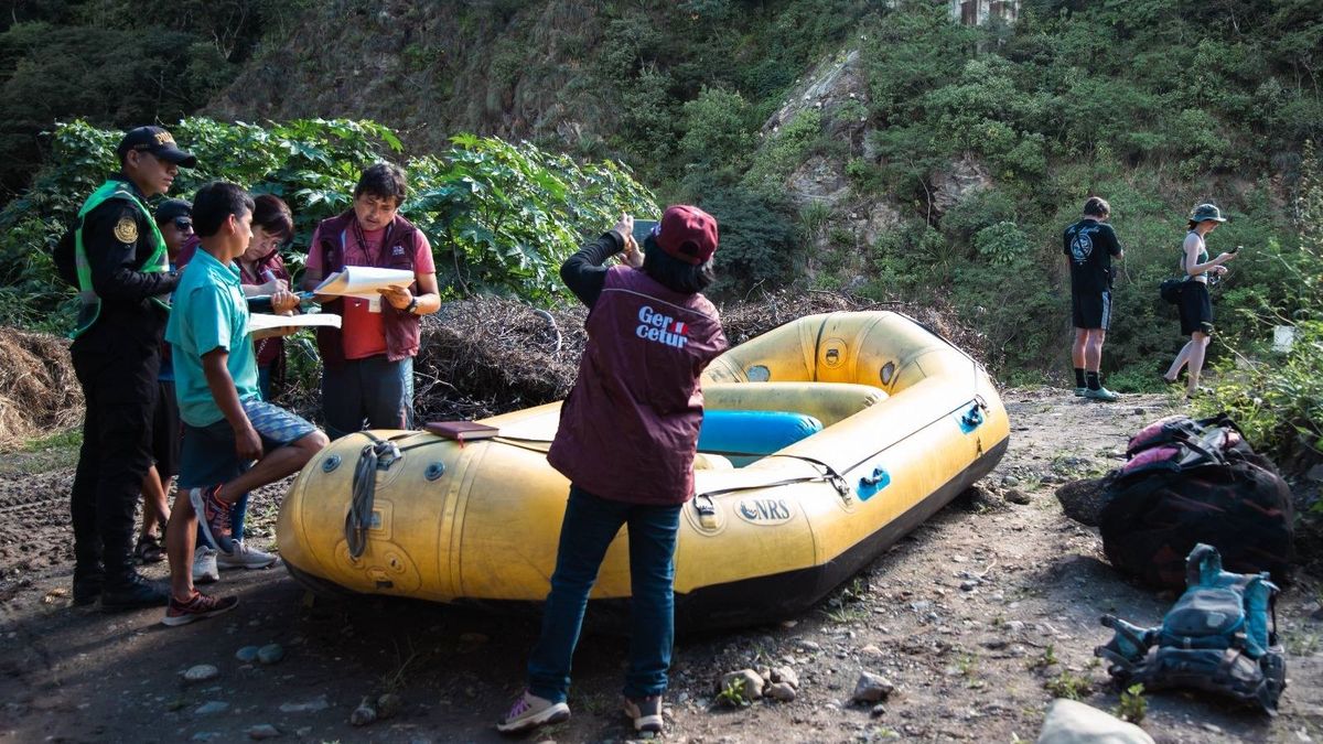 Operativo en La Convención, Cusco, detuvo a agencias que ofrecían canotaje ilegal a turistas ante los peligros de los ríos en temporada de lluvias. - Ladevi Medios y Soluciones Operativo en La Convención, Cusco, detuvo a agencias que ofrecían canotaje ilegal a turistas ante los peligros de los ríos en temporada de lluvias.