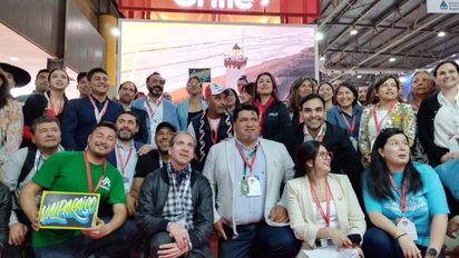 Delegación de Chile durante el acto oficial de apertura del stand.
