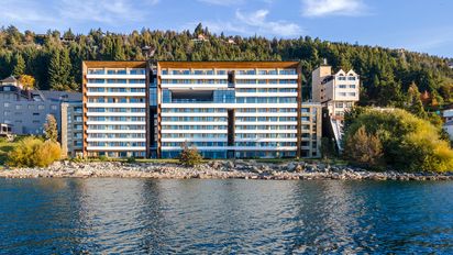 Un hotel de lujo en una ubicación estratégica de Bariloche, de cara al lago Nahuel Huapi.
