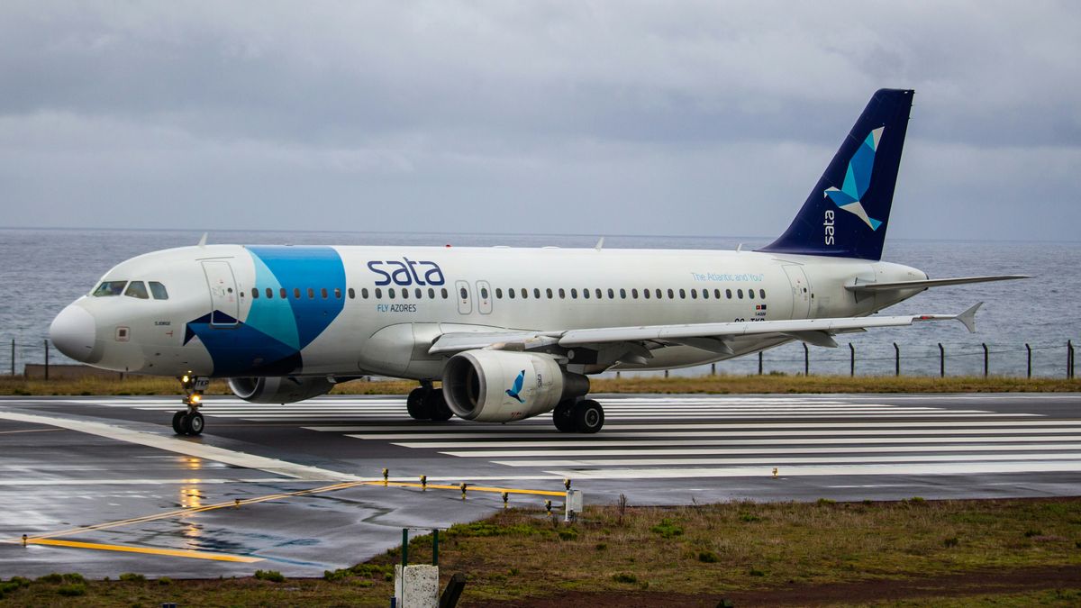 Uno de los aviones de Azores Airlines, compañía que Binter estaría tanteando para comprarla.