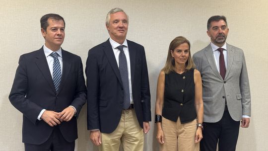 Directiva de CEAV y responsables del Ayuntamiento y Comunidad de Madrid, durante la presentación del I Congreso Nacional de Agencias de Viajes.