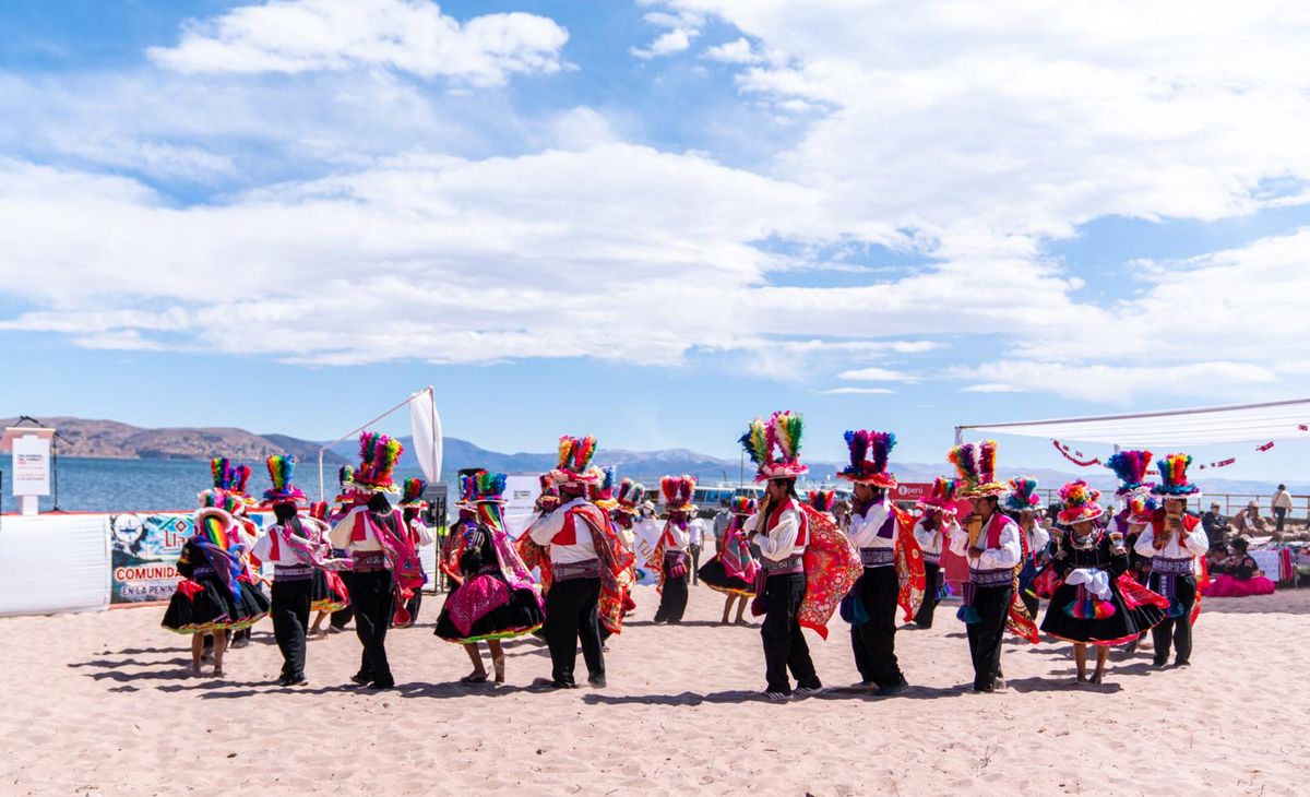 Mincetur en compañía de PromPerú celebraron el Día Mundial del Turismo en la comunidad de Llachón (Puno), a orillas del Lago Titicaca. - Ladevi Medios y Soluciones Mincetur en compañía de PromPerú celebraron el Día Mundial del Turismo en la comunidad de Llachón (Puno), a orillas del Lago Titicaca.