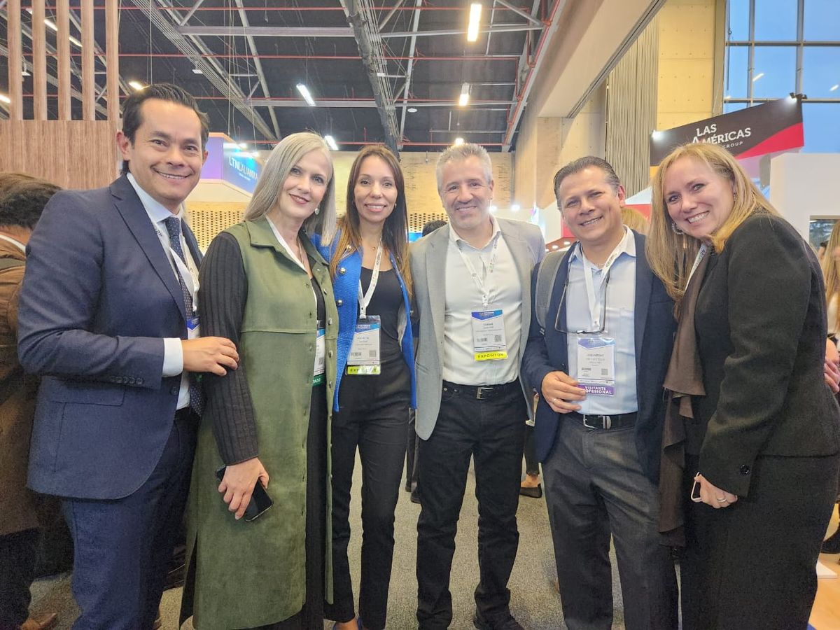 La Agencia de Viajes está cumpliendo 20 años en Colombia y para celebrarlo brinda con clientes y amigos en su stand en la Vitrina Turística Anato 2023.