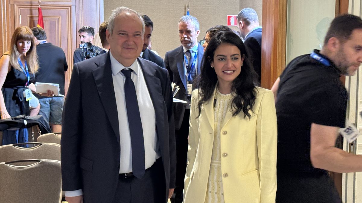 Jordi Hereu, ministro de Industria y Turismo de Espa&ntilde;a, y Shaikha Nasser Al Nowais, secretaria general de ONU Turismo.