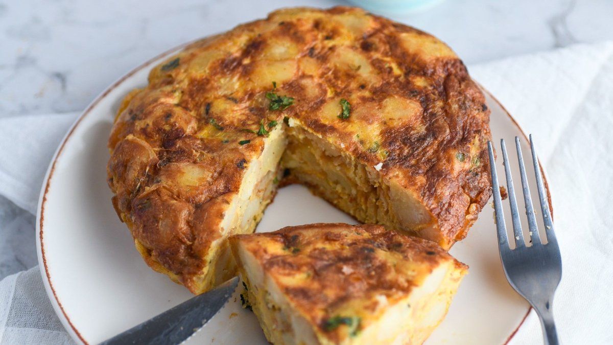 Gastronomía de invierno en Buenos Aires: la tortilla es otro de platos reconfortantes que elabora Lo de Jesús.