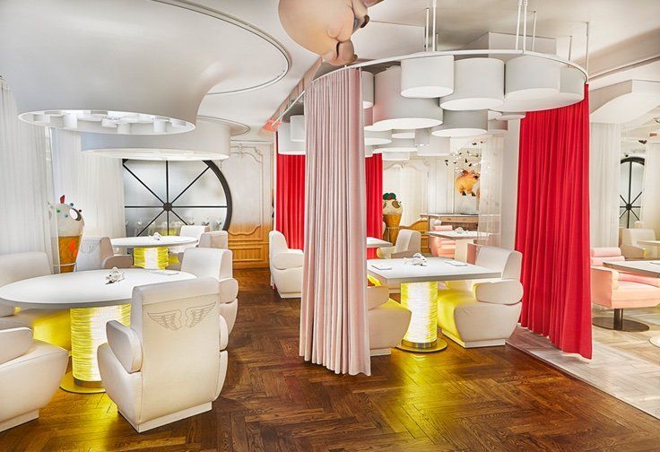 Hoteles: el NH Collection Madrid Eurobuilding tiene en su oferta de restauración a DiverXO, con tres Estrellas Michelin.