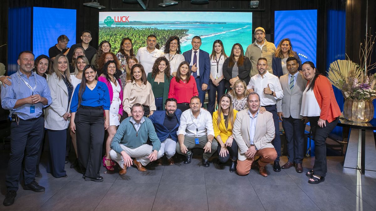 Equipo de Expan Tours junto a proveedores que participaron del workshop.