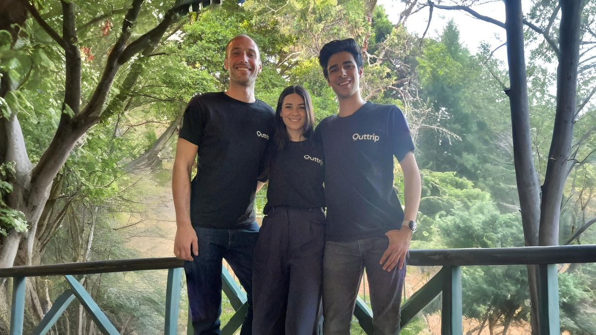 Lautaro Dagorret, Liliana Barck y Ezequiel Barrales; parte del equipo de Outtrip. 