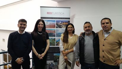 Gastón Grazzi, Patricia Esparza, Verónica Baylac, Gustavo Hermida, y Jerónimo Dramisino al término del encuentro de Red Turística de Hoteles. &nbsp; &nbsp;