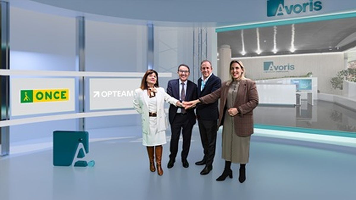 Representantes de Ávoris y la ONCE durante la firma del convenio para promover la accesibilidad en el turismo.