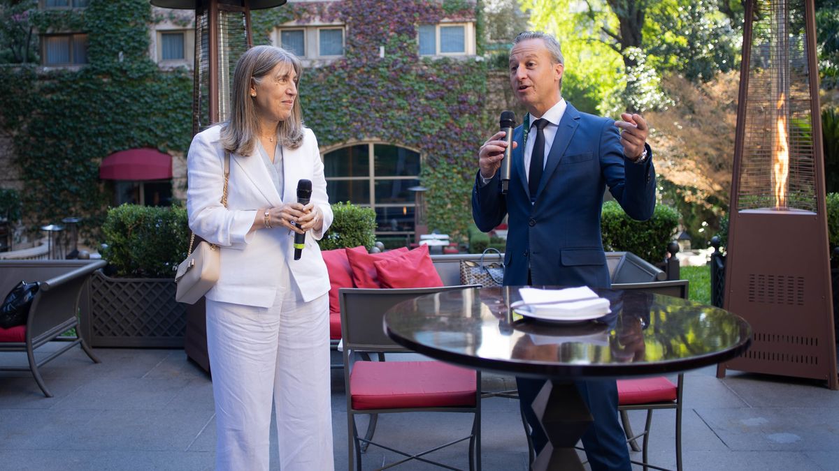 Angeles Yugdar, gerente general para la regi&oacute;n de Virtuoso, y Leandro Livschitz, gerente general de Palacio Duhau - Park Hyatt Buenos Aires, hotel donde se desarroll&oacute; el evento.&nbsp;