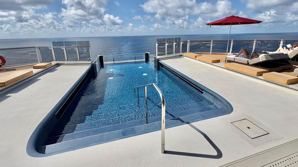 Una de las piscinas del Norwegian Luna.
