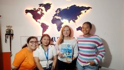 Equipo de la mayorista Alas Mundiales, encabezado por su gerente general, Ruth Martínez (2da der.), que ofrece actualmente programas a Turquía, Europa y otros destinos. 
