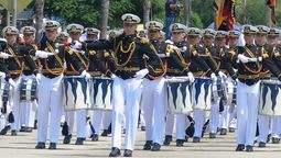 El Gobierno extendió el feriado por la independencia de Guayaquil a 4 días. En la foto, un desfile cívico militar por las fiestas.