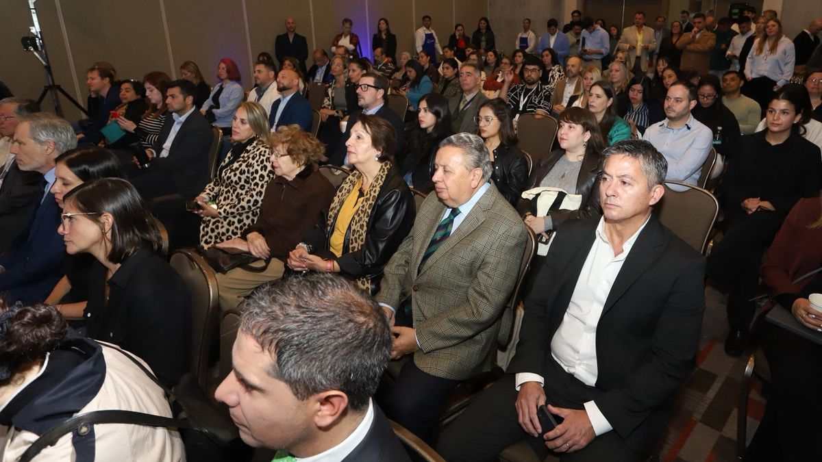 Acto de apertura del Buy Argentina en Santiago, como ya es costumbre, m&aacute;s gente en los actos pol&iacute;ticos que profesionales durante el evento.