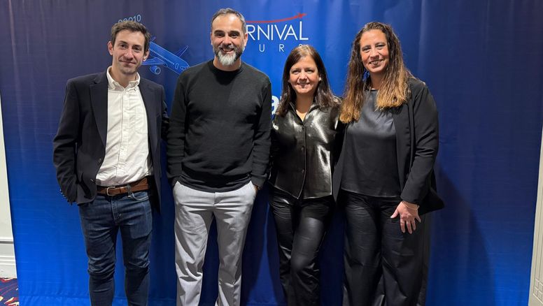 Luciano Tessarolo, director de Carnival Tours; junto a Matías Alfaro, socio y director del consolidador; Natalia Fernández Navarro, ejecutiva de Cuentas de Avianca; y Vanesa Gatti, gerente de Cuentas de Latam Airlines.