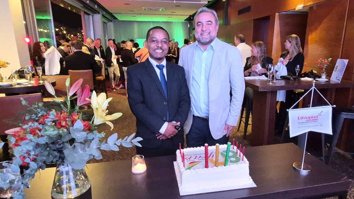 Samuel Girma, Area Manager de Ethiopian Airlines, junto a Alex Obaditch, Country Manager de Aviareps.