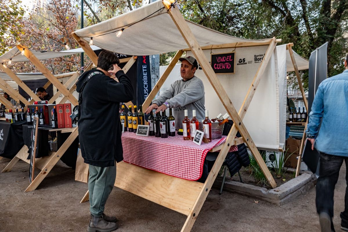 La Feria de Vinos Quinta Alegre regresa al Barrio Parque Bustamante como uno de los panoramas enogastronómicos del verano en Santiago.