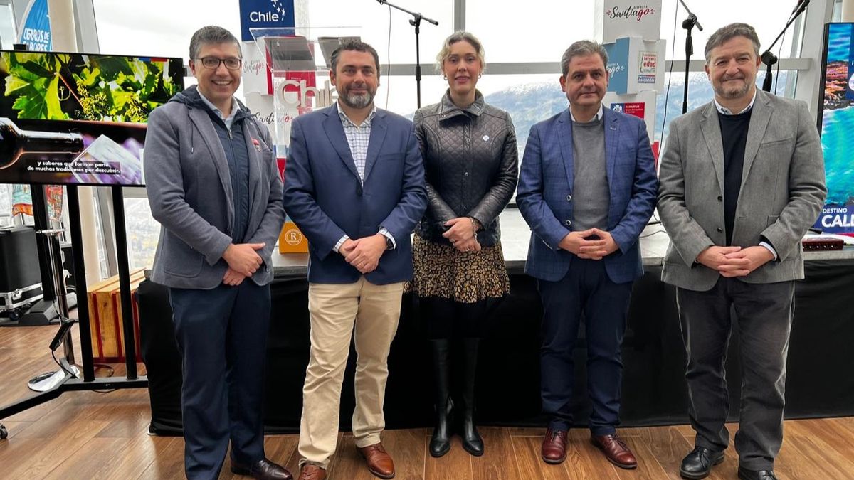 Lanzamiento de temporada de invierno Valparaíso - Región Metropolitana: Marcelo Vidal, Sernatur Valparaíso; Francisco Godoy, Corporación Regional de Turismo de Valparaíso; Loreto Díaz, Sky Costanera; Claudio Yánez, Sernatur RM; Cristián Rodríguez, Seremi Economía RM. - Ladevi Medios y Soluciones Lanzamiento de temporada de invierno Valparaíso - Región Metropolitana: Marcelo Vidal, Sernatur Valparaíso; Francisco Godoy, Corporación Regional de Turismo de Valparaíso; Loreto Díaz, Sky Costanera; Claudio Yánez, Sernatur RM; Cristián Rodríguez, Seremi Economía RM.
