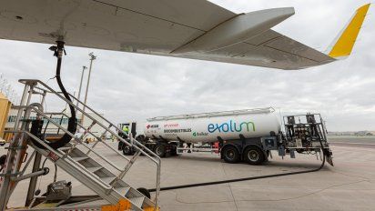 Cepsa apuesta a la sostenibilidad y proveerá de SAF a 200 vuelos que parten desde Sevilla.