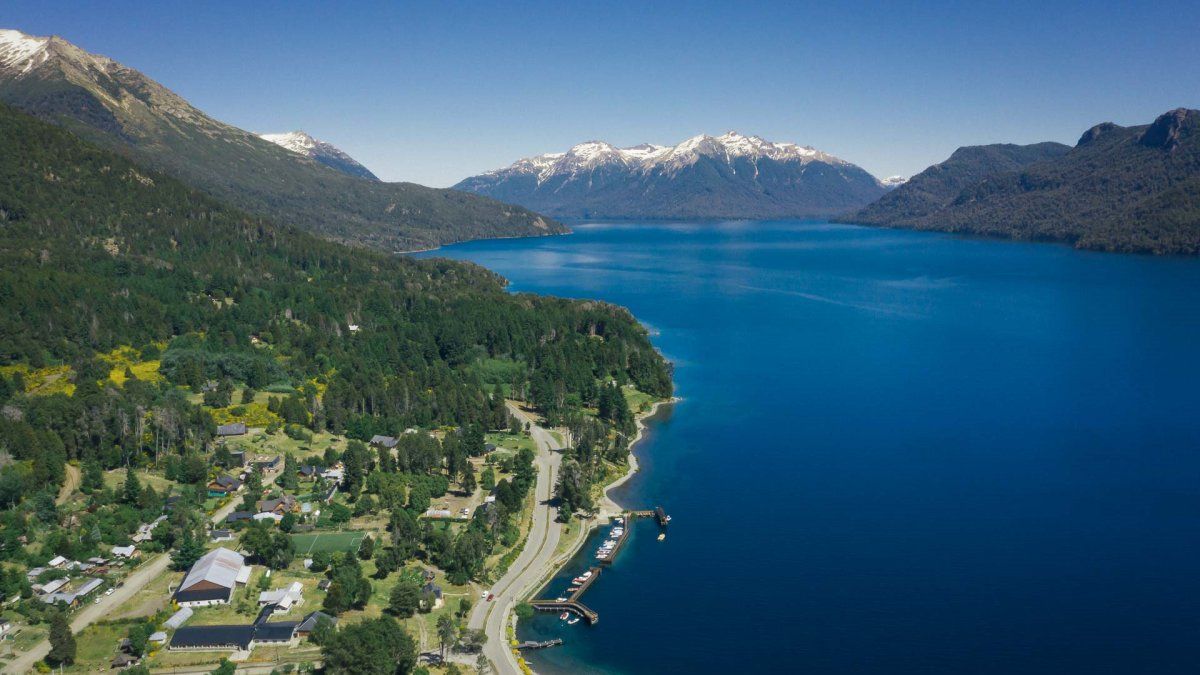 Villa Traful invita a vivir unas vacaciones de verano 2025 entre imperdibles paisajes naturales.