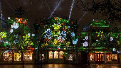 Navidad vuelve renovada a Disneyland Resort