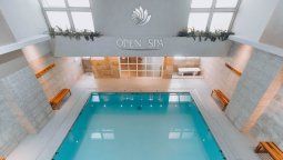 Escapadas a Mar del Plata: la piscina climatizada es un gran atractivo para alojarse en el Hotel Spa República todo el año.&nbsp;