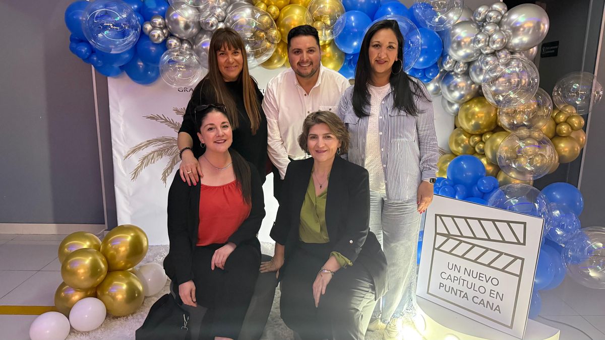 Equipo de Palladium Hotel Group en Chile reunió a turoperadores y agencias de viajes en una experiencia cinematográfica.