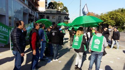 ATE manifest&aacute;ndose frente a las oficinas de la ANAC (Foto de archivo).