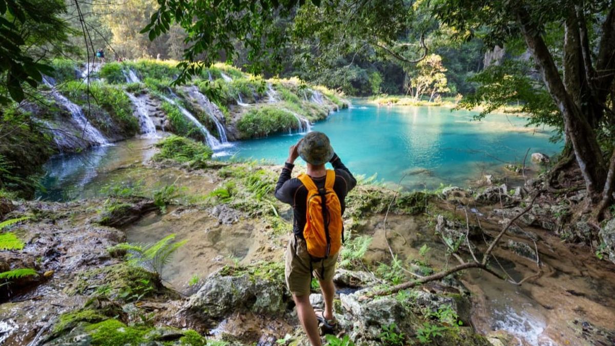 Guatemala reúne ciudades coloniales, sitios arqueológicos mayas y paisajes naturales en un solo recorrido.