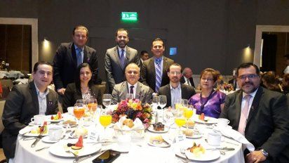 Mesa de honor durante la 3a Asamblea Comercial de La Metro.