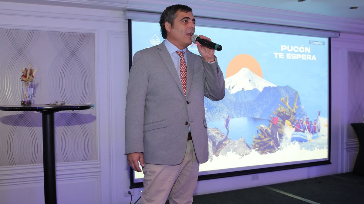 Sebastián Álvarez, alcalde de Pucón. 