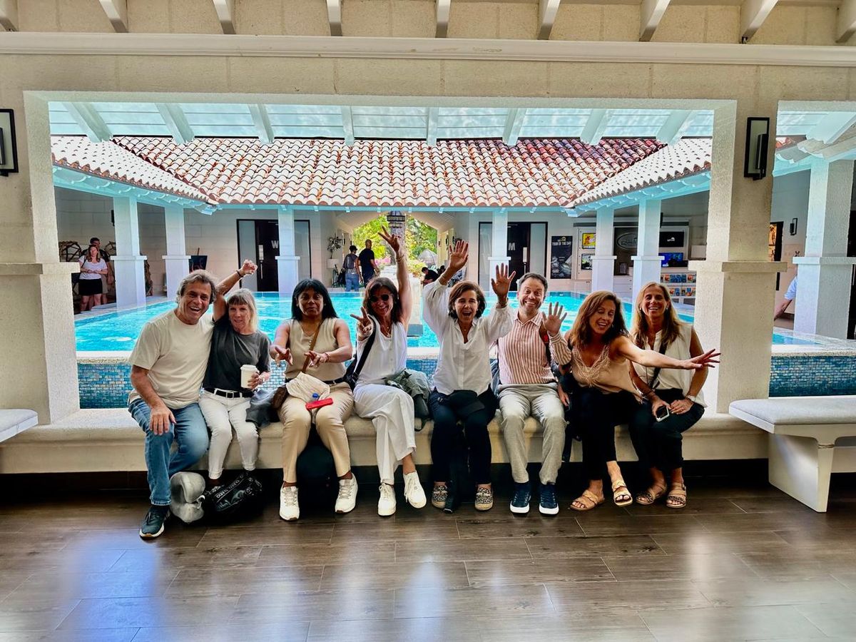 Freddy Gepp, director de Via Club; junto a agentes de viajes invitados - Ladevi Medios y Soluciones Freddy Gepp, director de Via Club; junto a agentes de viajes invitados