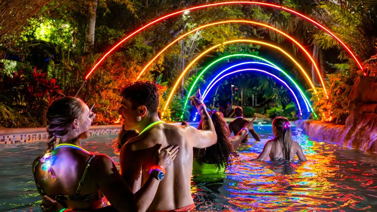 AquaGlow regresa a Aquatica con experiencias inéditas y mucho neón