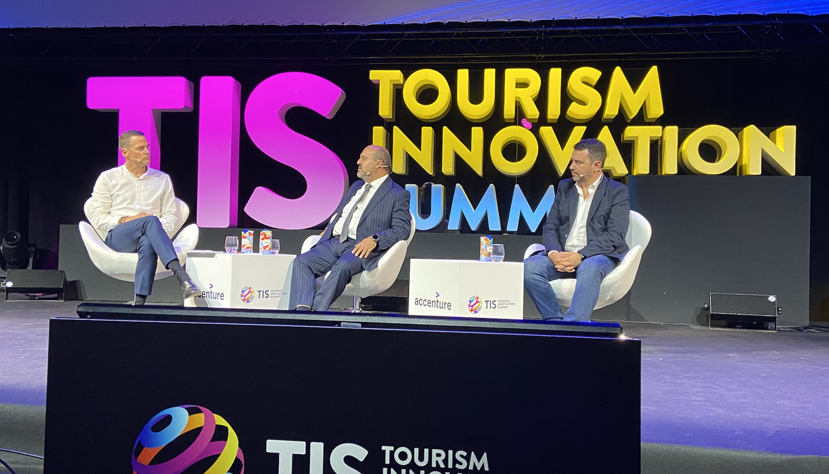 Manuel Markus, director de negocio en el sur de España e Islas Canarias, Manuel Franco, CEO y fundador de Cibersuite y Daniel Cortés, CIO de Tour10 en el TIS2023 en Sevilla.