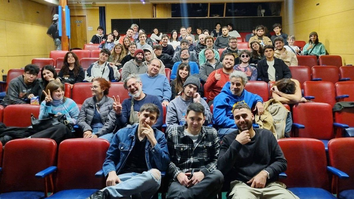 Parlantes Holofónicos invita a pasar un rato en conexión profunda con la música.