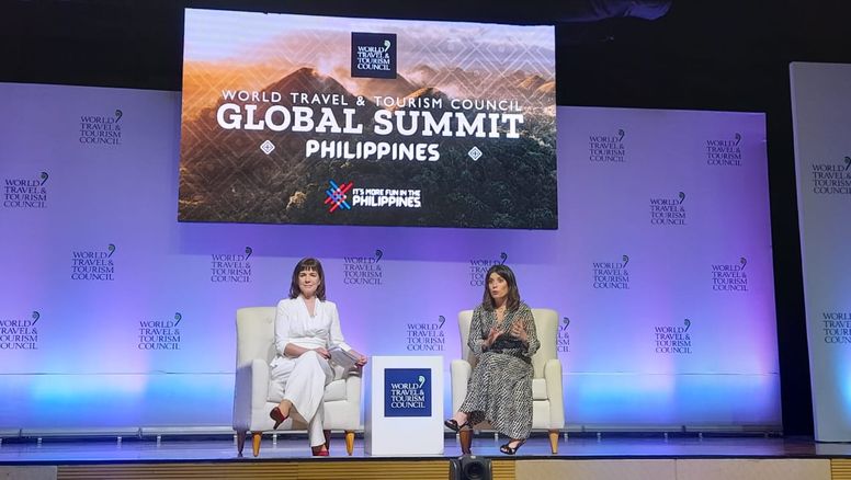 Julia Simpson y Virginia Messina en la conferencia de prensa donde anunciaron los números del reporte global de WTTC.&nbsp;