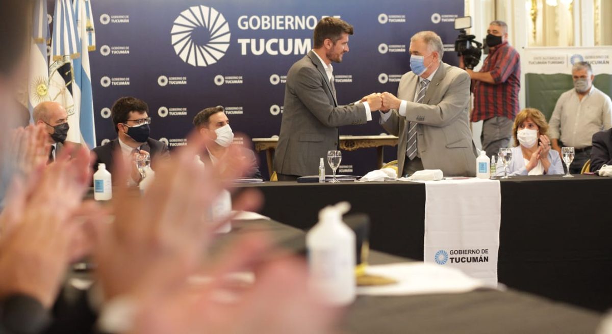 Sebastián Giobellina, presidente del Ente Autárquico Tucumán Turismo (EATT) y Osvaldo Jaldo, gobernador de la provincia.