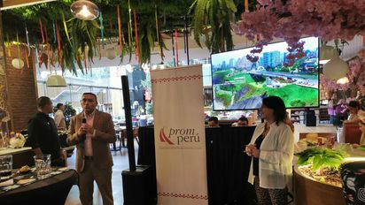 &nbsp;Julio Polanco, director de la Oficina Comercial de Perú en Chile, junto a Andrea Muñoz, especialista de Turismo e Inversiones de Promperú Chile.&nbsp;