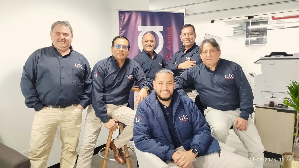 Equipo de United Travel Assist (UTA) con Jairo Neacato, Director General Matriz UTA Internacional para LATAM.