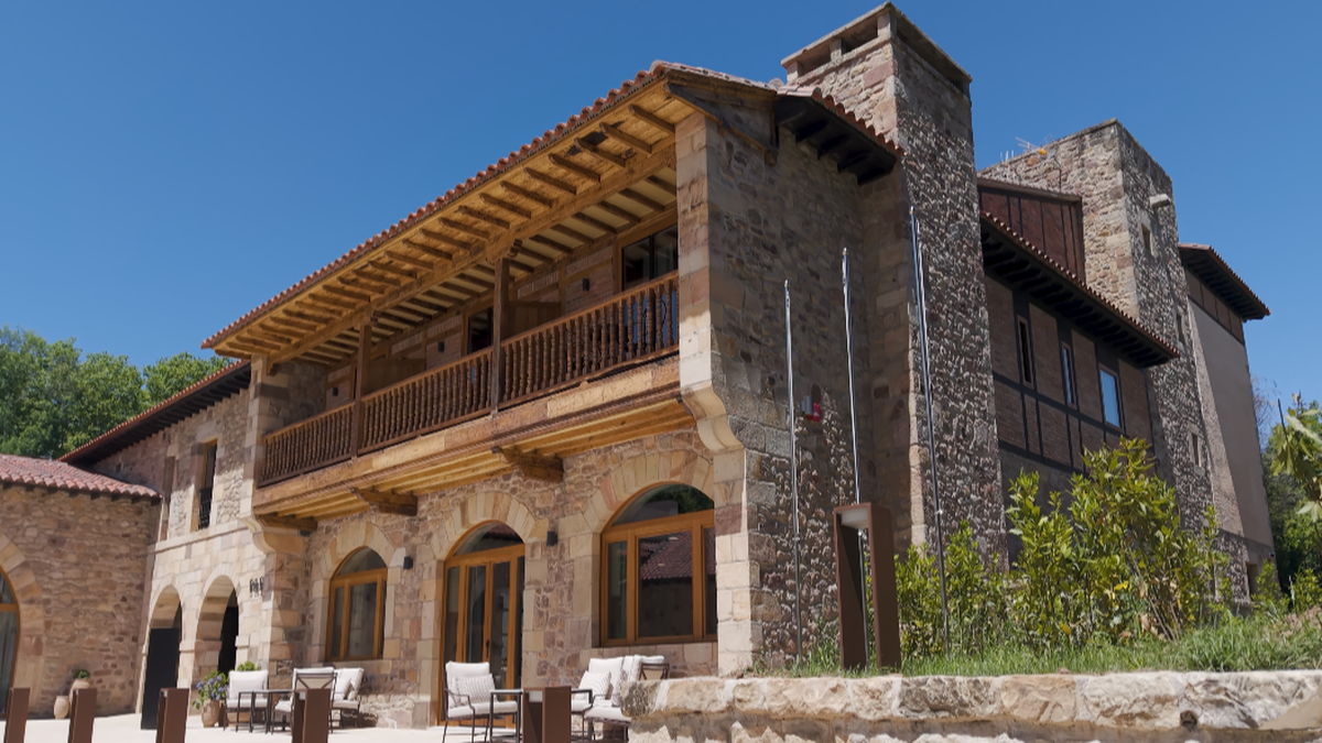 Fachada del Parador de Santillana Altamira, reabierto y reformado por Paradores